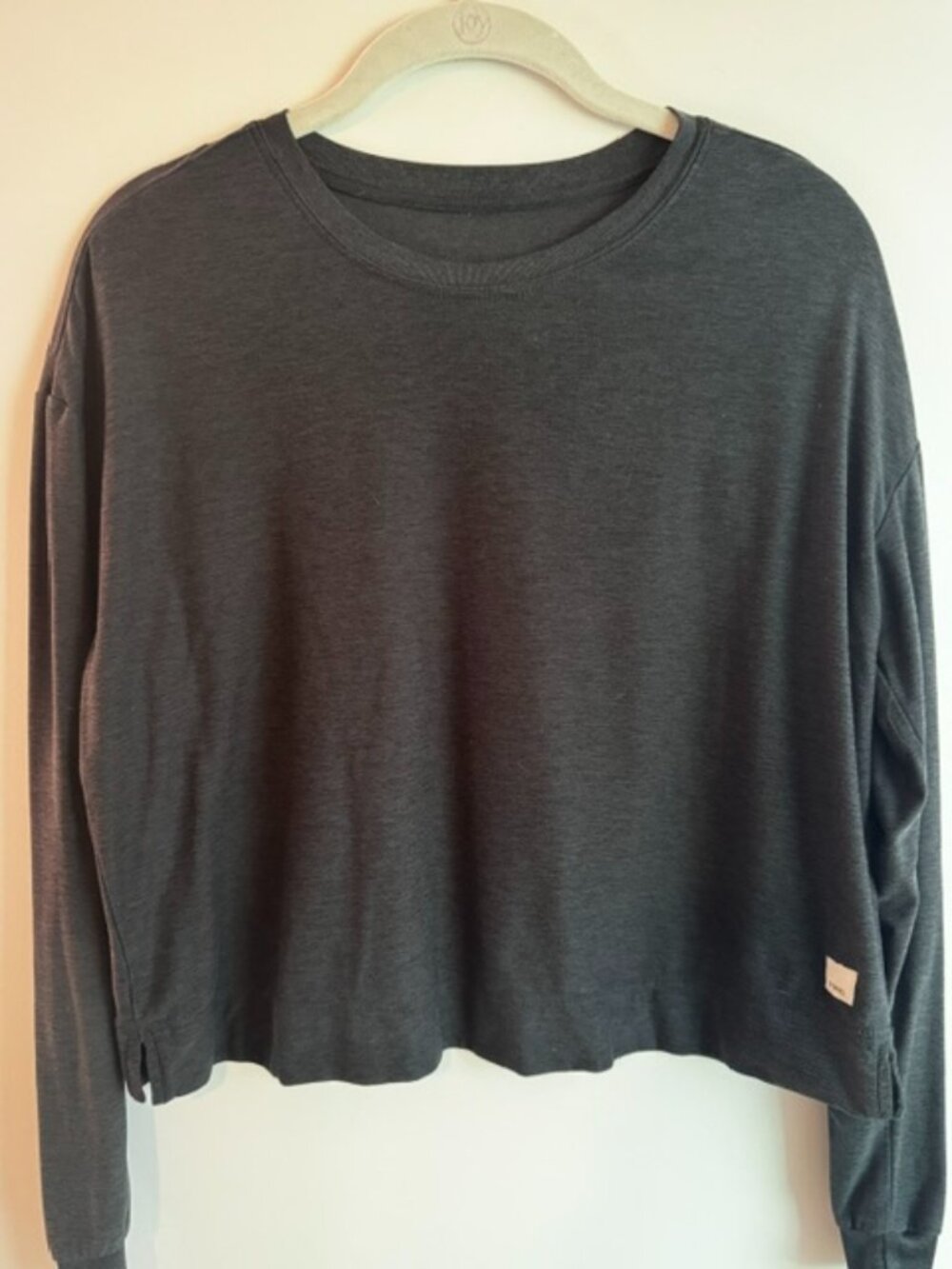 Vuori Long Sleeve Semi-Cropped Athletic Top Gray Size Small